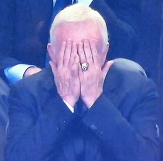 jerry-jones-hiding-his-face.jpg